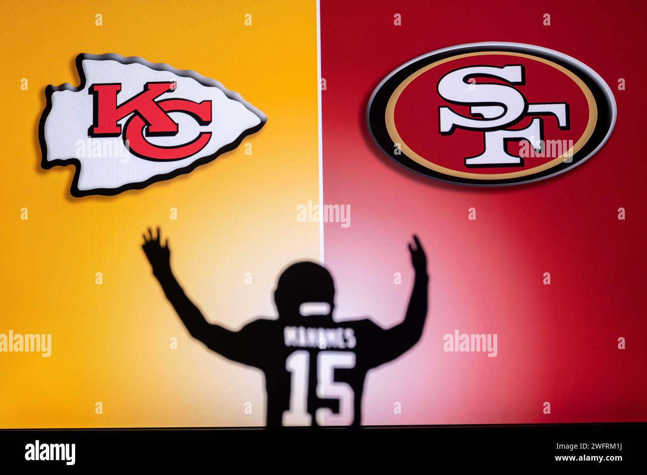 LAS VEGAS, NEVADA, USA, 29. JANUAR 2024: Patrick Mahomes Silhouette Super Bowl LVIII, The 58th Super Bowl, Kansas City Chiefs vs. San Francisco 4 Stockfoto