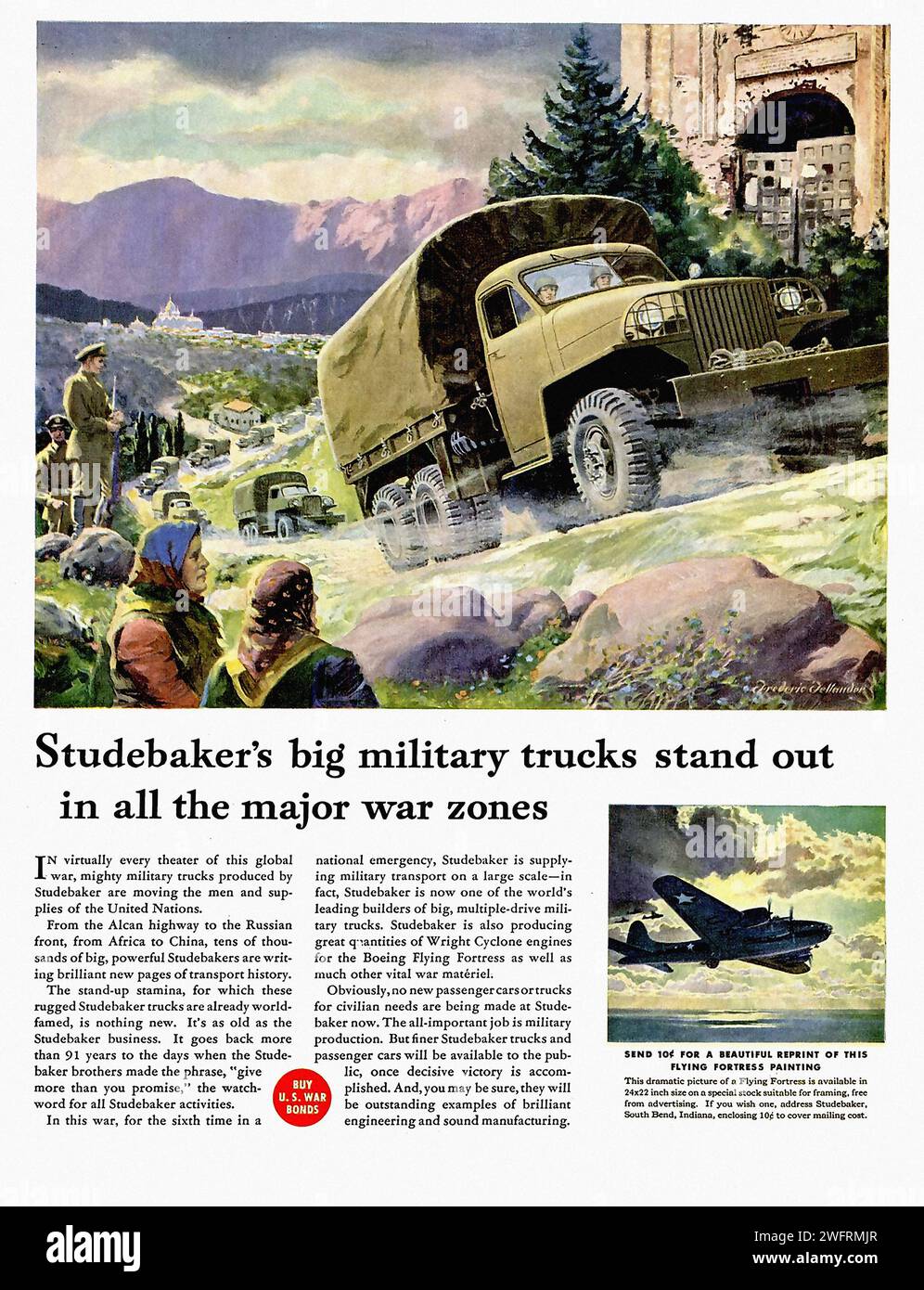 „STUDEBAKER’s BIG MILITARY TRUCKS HEBEN SICH IN ALLEN WICHTIGEN KRIEGSGEBIETEN HERVOR“ Vintage-Propagandaplakat der USA aus dem Zweiten Weltkrieg mit einem Studebaker-Truck in einer Kriegszone mit Soldaten und militärischer Ausrüstung im Hintergrund. Das Poster ist in einem realistischen Stil - amerikanische Werbung (USA), Ära des Zweiten Weltkriegs Stockfoto
