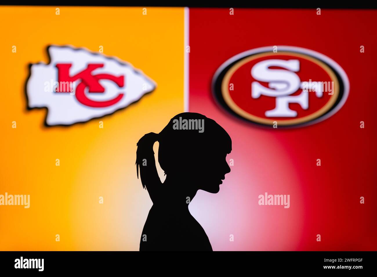 LAS VEGAS, NEVADA, USA, 29. JANUAR 2024: Taylor Swift Silhouette beim Super Bowl LVIII, Kansas City Chiefs vs. Den San Francisco 49ers in der Allegiant Sta Stockfoto