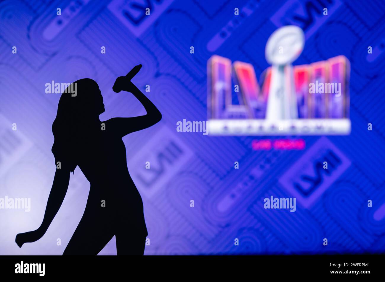 LAS VEGAS, NEVADA, USA, 29. JANUAR 2024: Taylor Swift Silhouette beim Super Bowl LVIII, Kansas City Chiefs vs. Den San Francisco 49ers in der Allegiant Sta Stockfoto