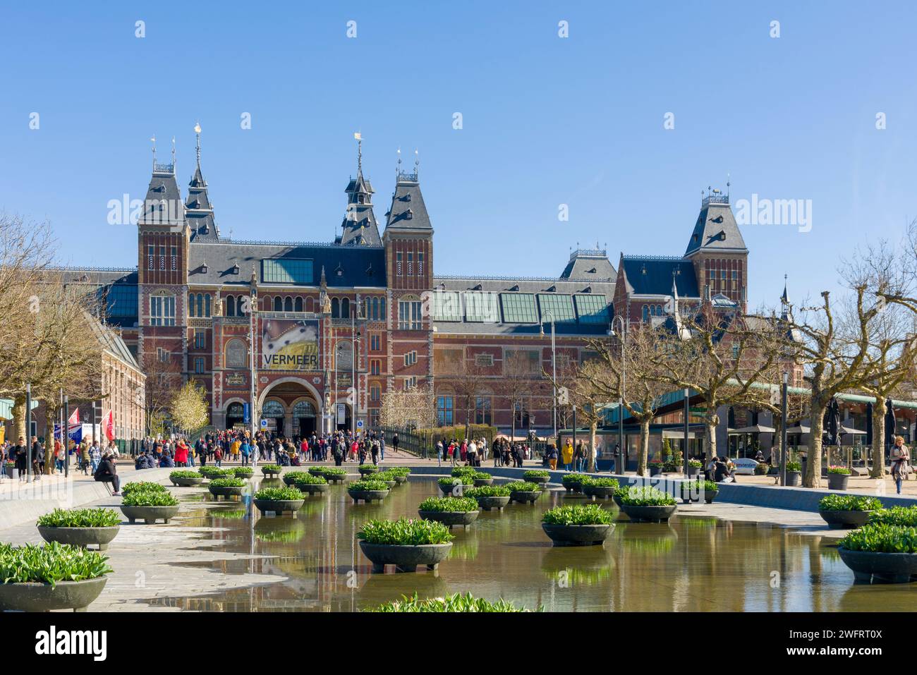 Das Rijksmuseum am Museumsplatz in Amsterdam, Nordholland, Niederlande. Stockfoto