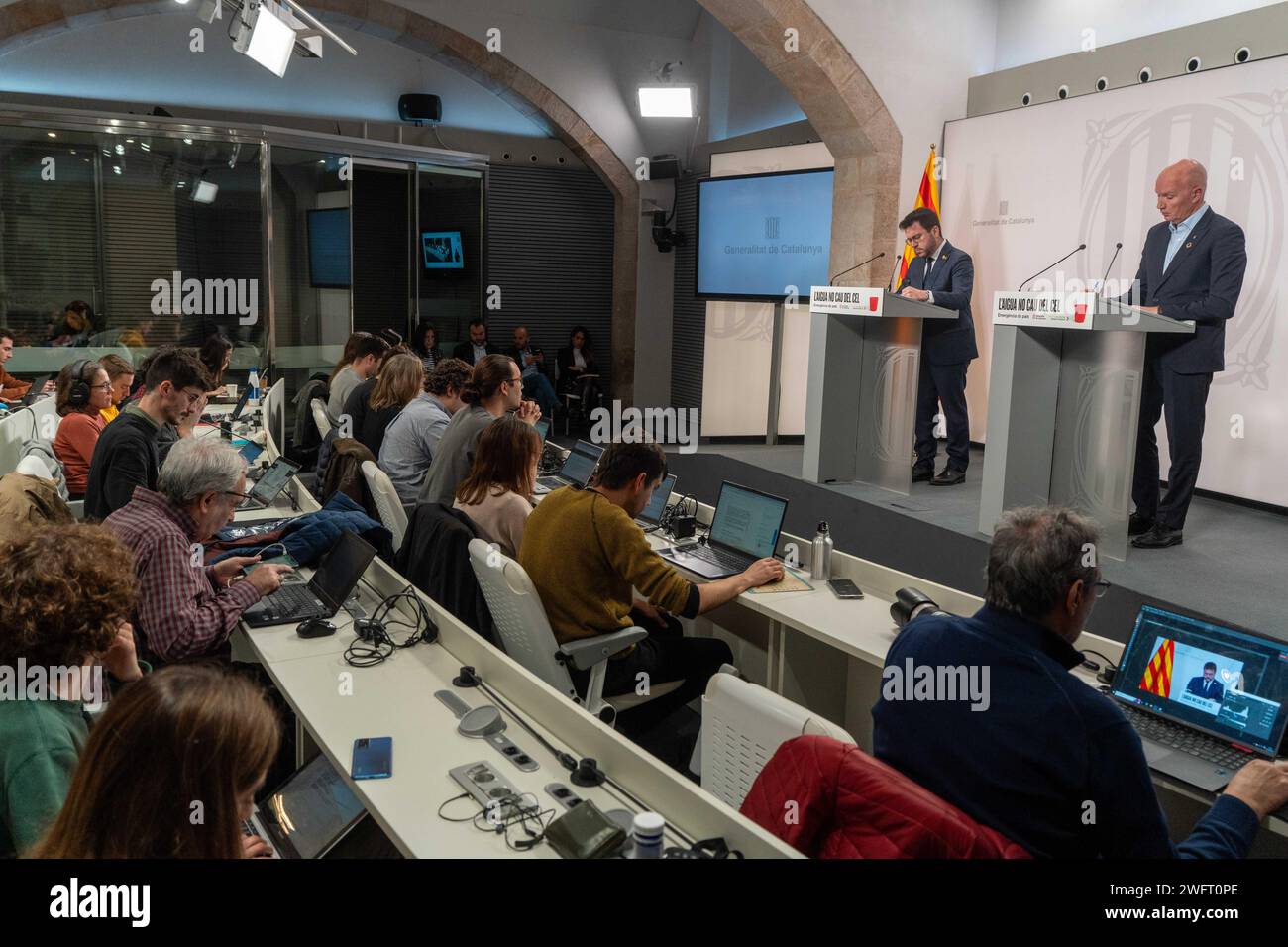 Februar, 01 2024 Barcelona, Spanienpolitik Barcelona- Notstand wegen Dürre in katalonien die Regierung der Generalitat verordnet einen Ausnahmezustand wegen Dürre in der Metropolregion und verhängt Beschränkungen, die mehr als 6 Millionen Menschen betreffen. Diese Beschränkungen werden sich auf alle Bereiche der Gesellschaft auswirken. Die Generalitat schätzt, dass Katalonien, wenn es nicht regnet, nur noch 15 Monate Wasserreserven hat.“ "El gobierno de la Generalitat decta el estado de emergencia por sequ&#xed;a en el área metropolitana, imponiendo stricciones que afectan a más de 6 millon Stockfoto