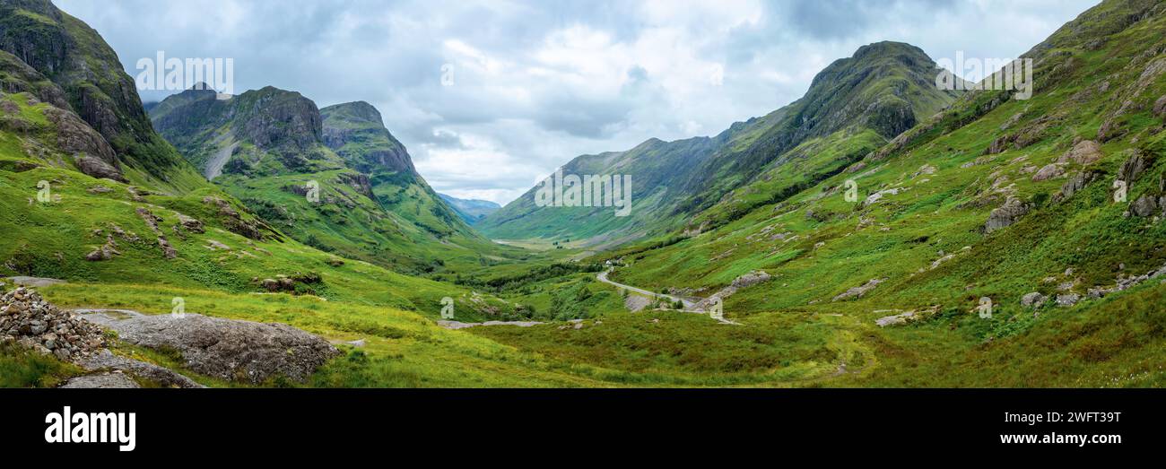 Panoramablick auf das Glencoe Valley im Sommer, Highlands of Scotland, Großbritannien Stockfoto