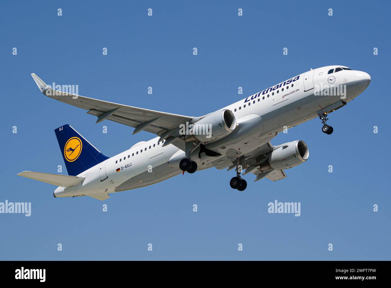 Lufthansa Airbus A320 startet von Lemberg Stockfoto