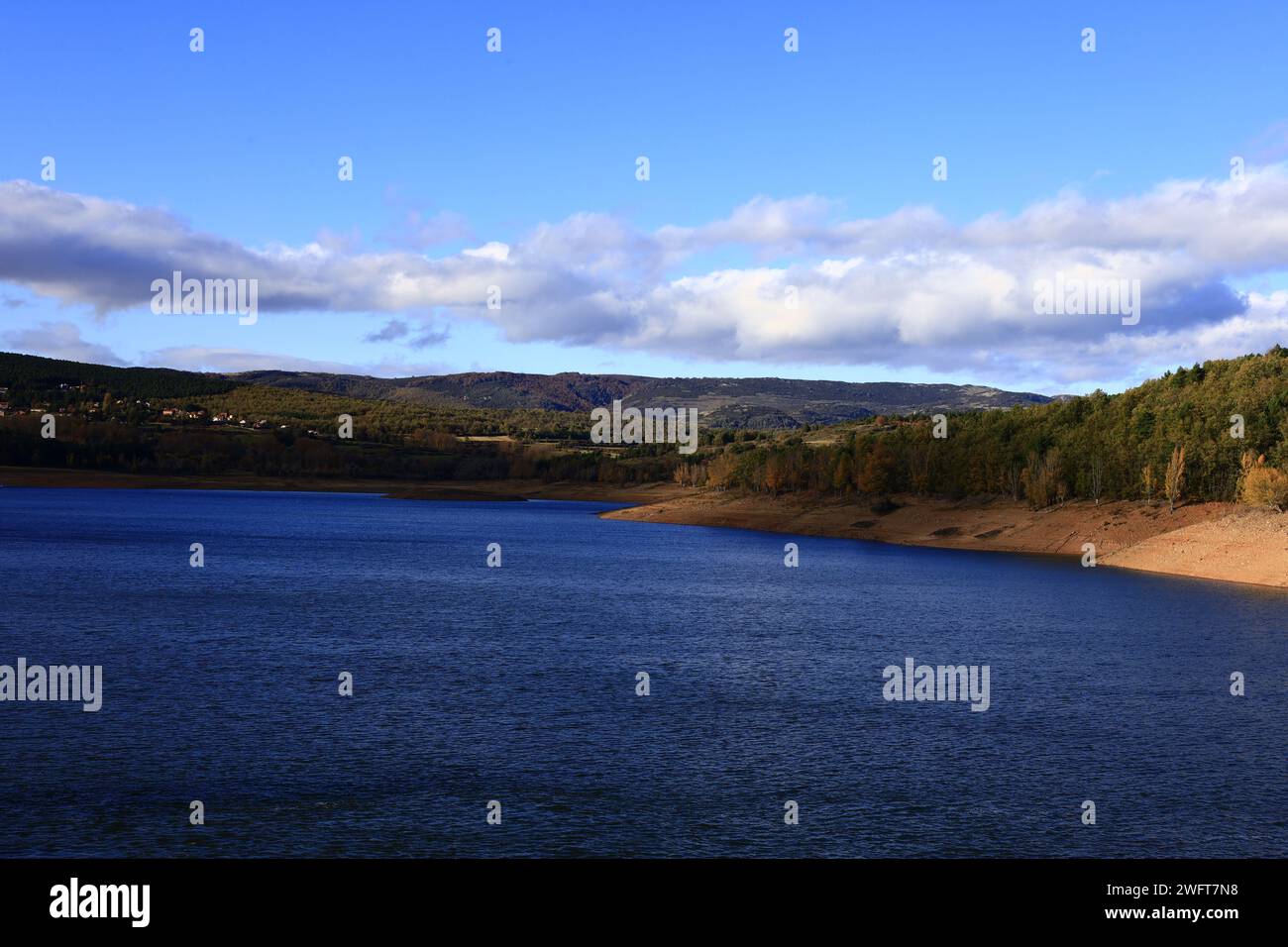 Das González-Lacasa Reservoir befindet sich im Camero Nuevo in der Autonomen Gemeinde La Rioja Stockfoto