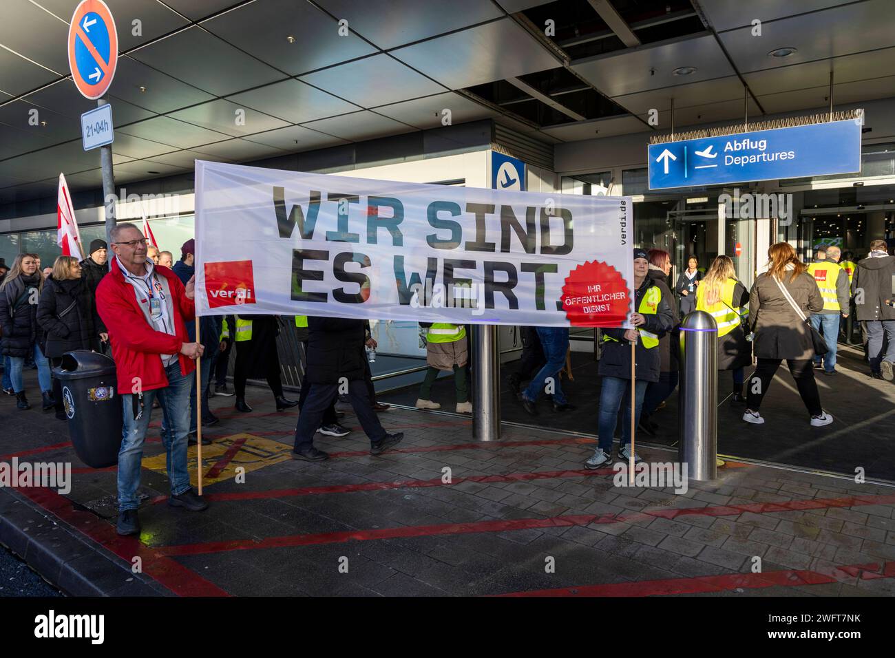 Ver.di Streik am Flughafen Düsseldorf. 01.02.2024, EU, DEU, Deutschland, NordrheinWestfalen