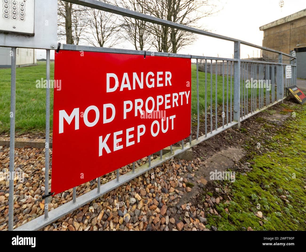 Das Gefahrengut des MOD hält das Schild am Hack Green Secret Bunker cheshire, der im Kalten Krieg als nukleare Schutzhütte benutzt wurde, Kommandoposten, jetzt ein Museum Stockfoto