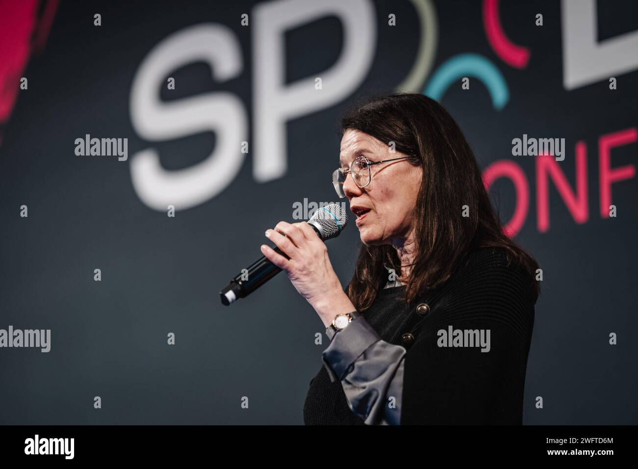 SPOBIS Conference 2024 Beate Ulisch, Geschäftsführung, ETV Kinder- und Jugendförderung gemeinnützige GmbH Hamburg CCH Congress Center Hamburg Hamburg Deutschland *** SPOBIS Conference 2024 Beate Ulisch, Geschäftsführerin, ETV Kinder und Jugendförderung gemeinnützige GmbH Hamburg CCH Congress Center Hamburg Deutschland Stockfoto