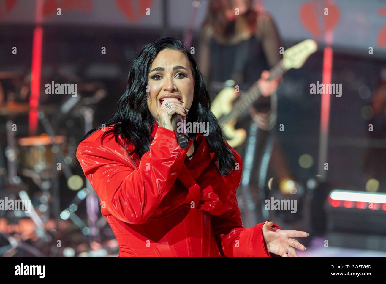 New York, Usa. Januar 31, 2024. Demi Lovato tritt auf der Bühne während des Red Dress Collection Concert 2024 der American Heart Association im Jazz im Lincoln Center in New York City auf. Quelle: SOPA Images Limited/Alamy Live News Stockfoto