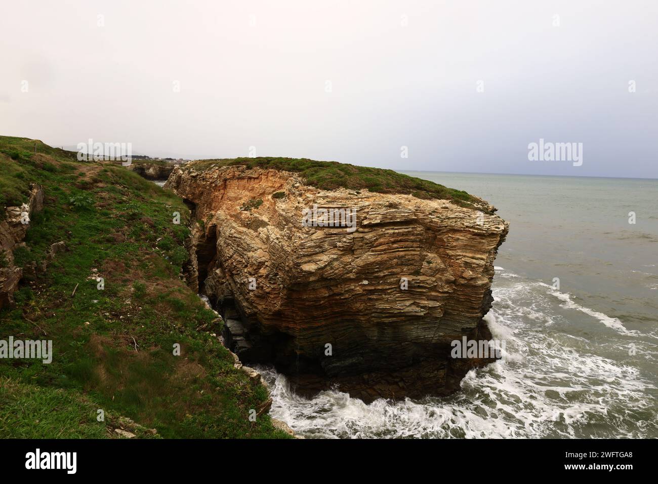 Der Strand der Kathedrale liegt an der Nordwestküste Spaniens Stockfoto