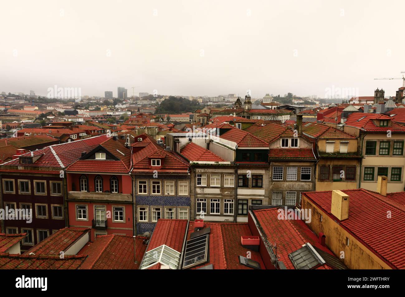 Porto ist nach Lissabon die zweitgrößte Stadt Portugals. Es ist die Hauptstadt des Portodistrikts und eines der wichtigsten städtischen Gebiete der Iberischen Halbinsel Stockfoto