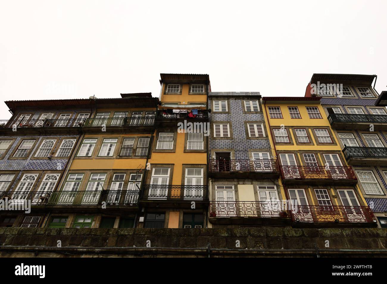 Porto ist nach Lissabon die zweitgrößte Stadt Portugals. Es ist die Hauptstadt des Portodistrikts und eines der wichtigsten städtischen Gebiete der Iberischen Halbinsel Stockfoto