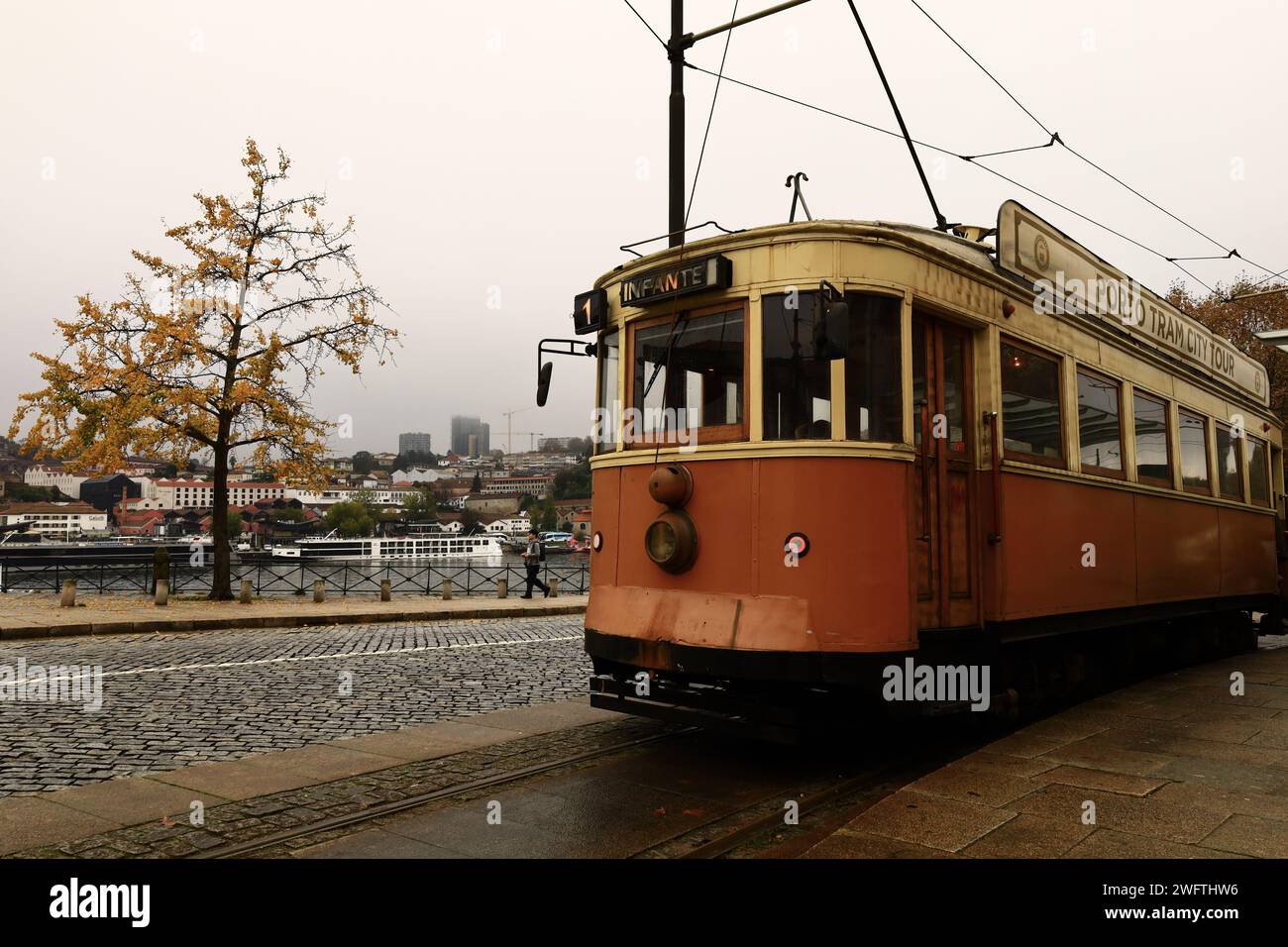 Porto ist nach Lissabon die zweitgrößte Stadt Portugals. Es ist die Hauptstadt des Portodistrikts und eines der wichtigsten städtischen Gebiete der Iberischen Halbinsel Stockfoto