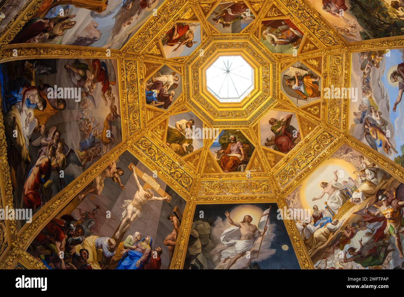 Das achteckige Dach der Fürstenkapelle, Teil des Museumskomplexes der Medici-Kapellen von Florenz, Italien Stockfoto