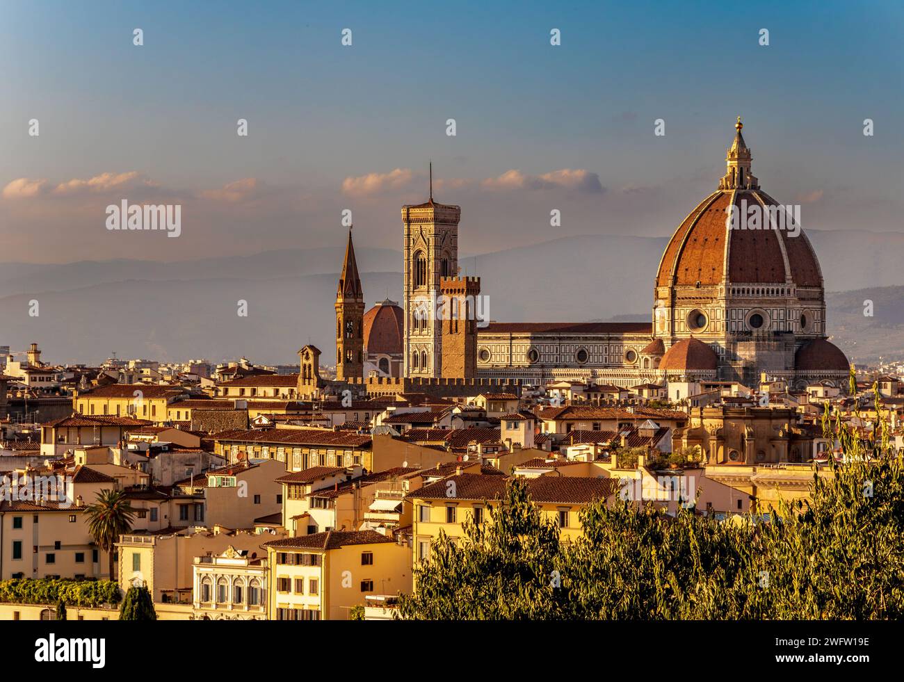 Der Dom in Florenz, mit dem beeindruckenden Dom, erbaut von Filippo Brunelleschi Florenz, Italien Stockfoto