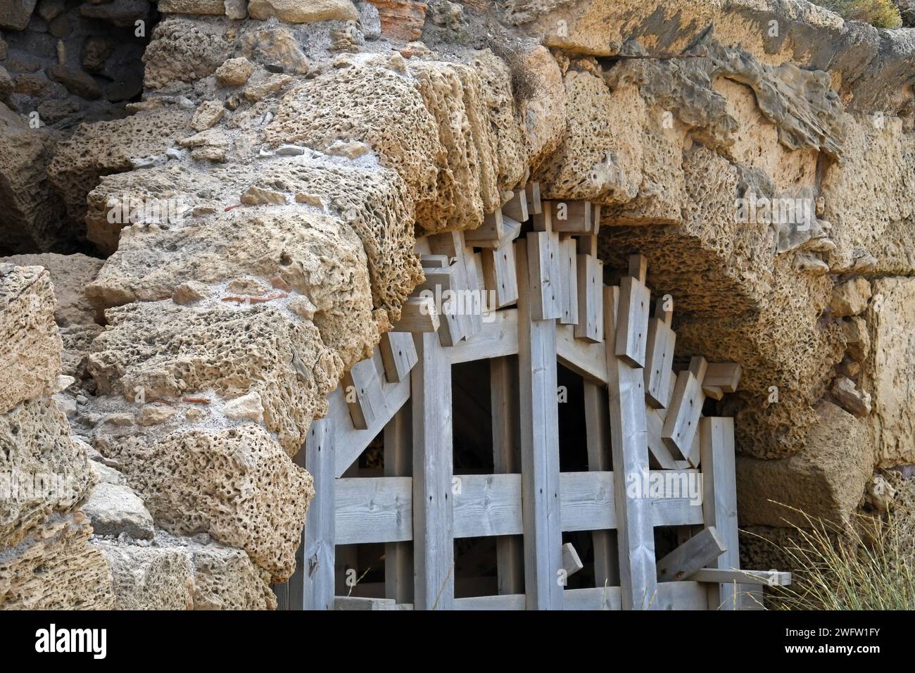 Unterstützung des antiken Aquäduktbogens, Ceasarea, Israel Stockfoto