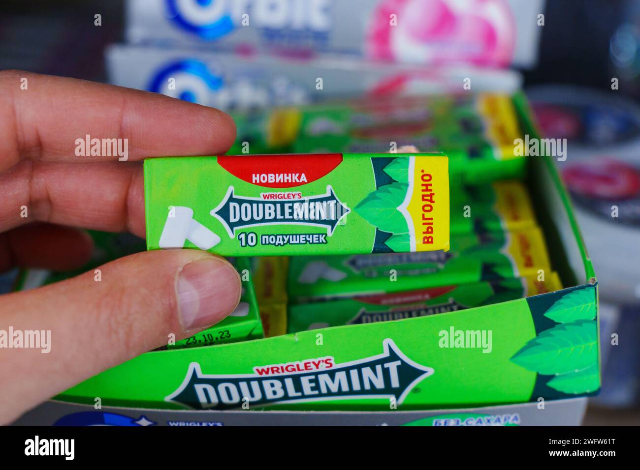 Tyumen, Russland, 25. November 2023: Doublemint Kaugummi von Wrigley Stockfoto