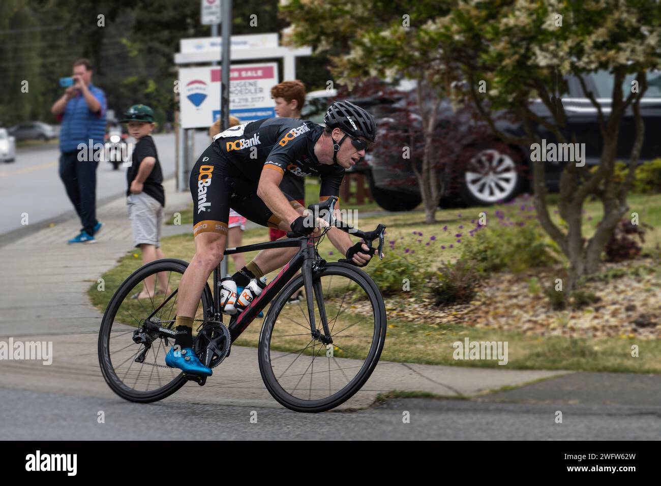 Radfahrer treffen sich beim Tour de Delta Rennen durch Tsawwassen BC Canada Stockfoto