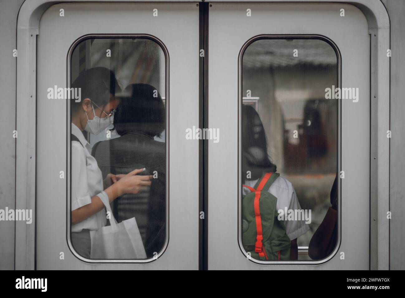 Leute in der überfüllten U-Bahn Stockfoto