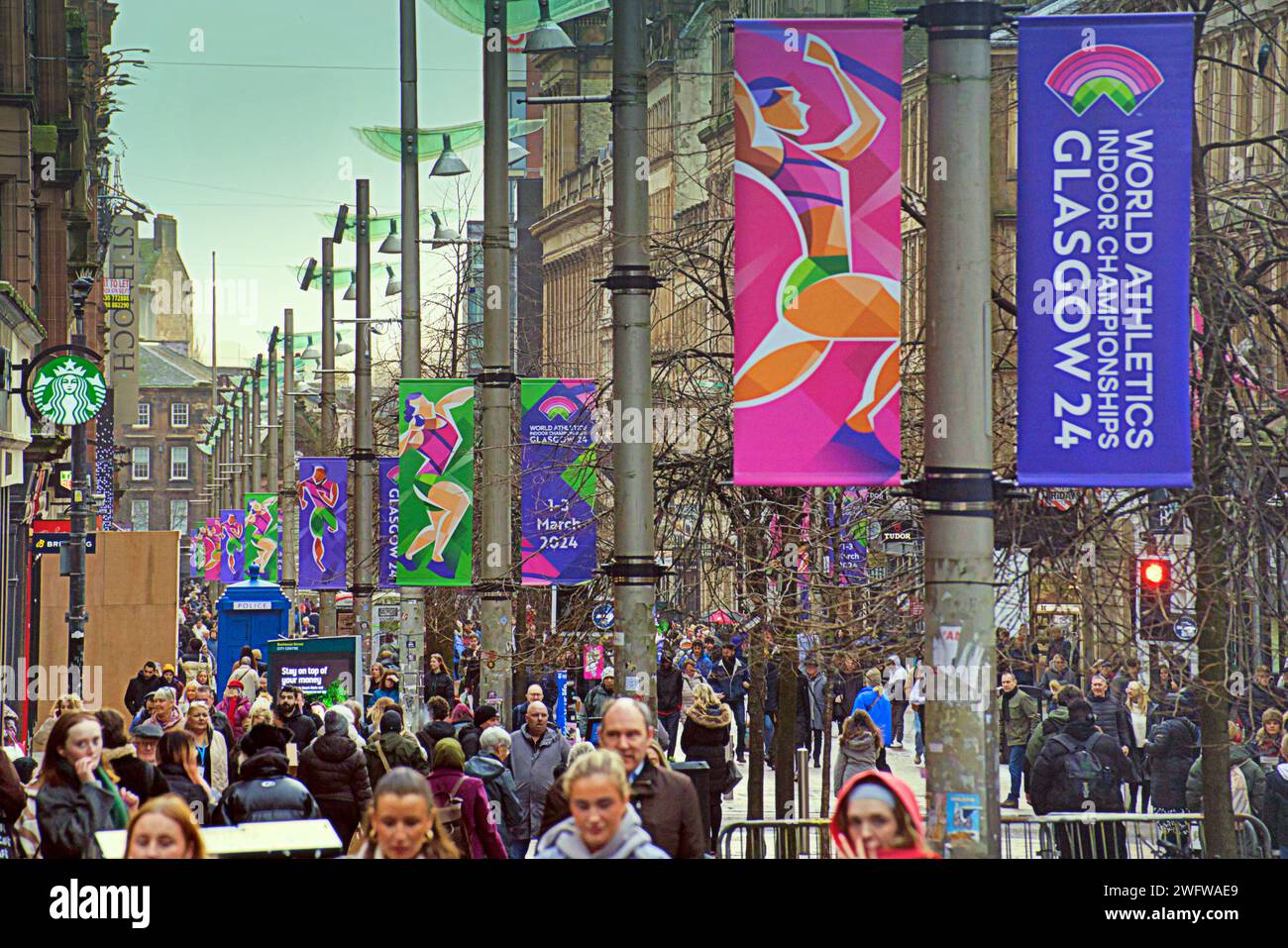Glasgow, Schottland, Großbritannien. Februar 2024. Glasgow bereitet die erste Einführung für die Hallenathletik-Weltmeisterschaften in der Stadt vor, indem es Banner auf der Style Mile und auf dem george Square im Stadtzentrum von Credit Gerard Ferry/Alamy Live News einführt Stockfoto
