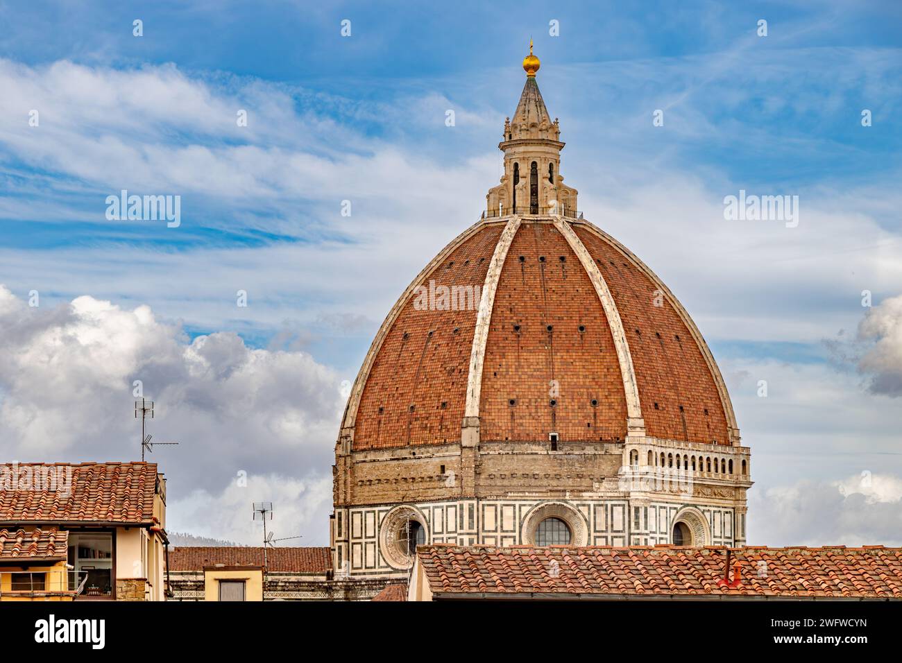 Das rote Ziegeldach des Duomo in Florenz, erbaut von Filippo Brunelleschi zwischen 1420 und 1436, Florenz, Italien Stockfoto