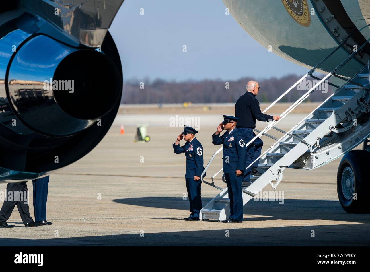 Joint Base Andrews, Usa. Februar 2024. Präsident Joe Biden führt die Air Force One in der Joint Base Andrews, Maryland, auf dem Weg zu einer Kampagne in Detroit am Donnerstag, 1. Februar 2024. Foto: Shawn Thew/UPI Credit: UPI/Alamy Live News Stockfoto