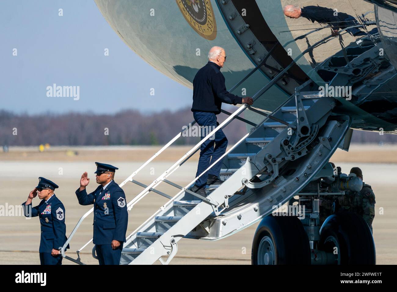 Joint Base Andrews, Usa. Februar 2024. Präsident Joe Biden führt die Air Force One in der Joint Base Andrews, Maryland, auf dem Weg zu einer Kampagne in Detroit am Donnerstag, 1. Februar 2024. Foto: Shawn Thew/UPI Credit: UPI/Alamy Live News Stockfoto