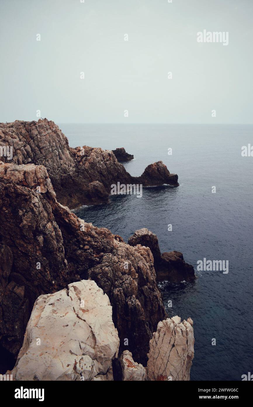 Klippen in Menorca in Spanien am 5. August 2021 Stockfoto