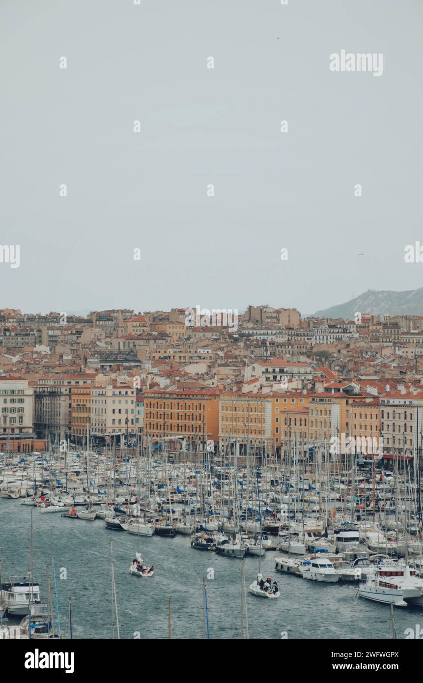 Panoramablick auf den alten Hafen von Marseille in Frankreich am 20. April 2019 Stockfoto