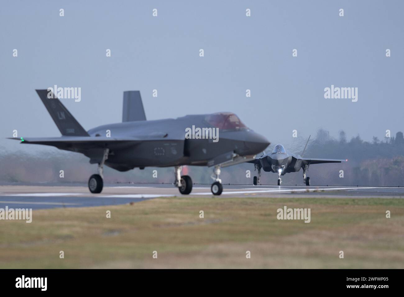 Die US Air Force F-35A Lightning IIS wurde am 3. Januar 2024 der 493rd Fighter Squadron bei der RAF Lakenheath in England zugeteilt. Der Liberty Wing verstärkt gemeinsam mit den NATO-Alliierten weiterhin die Abschreckungsbemühungen durch regelmäßige Flugeinsätze. Stockfoto