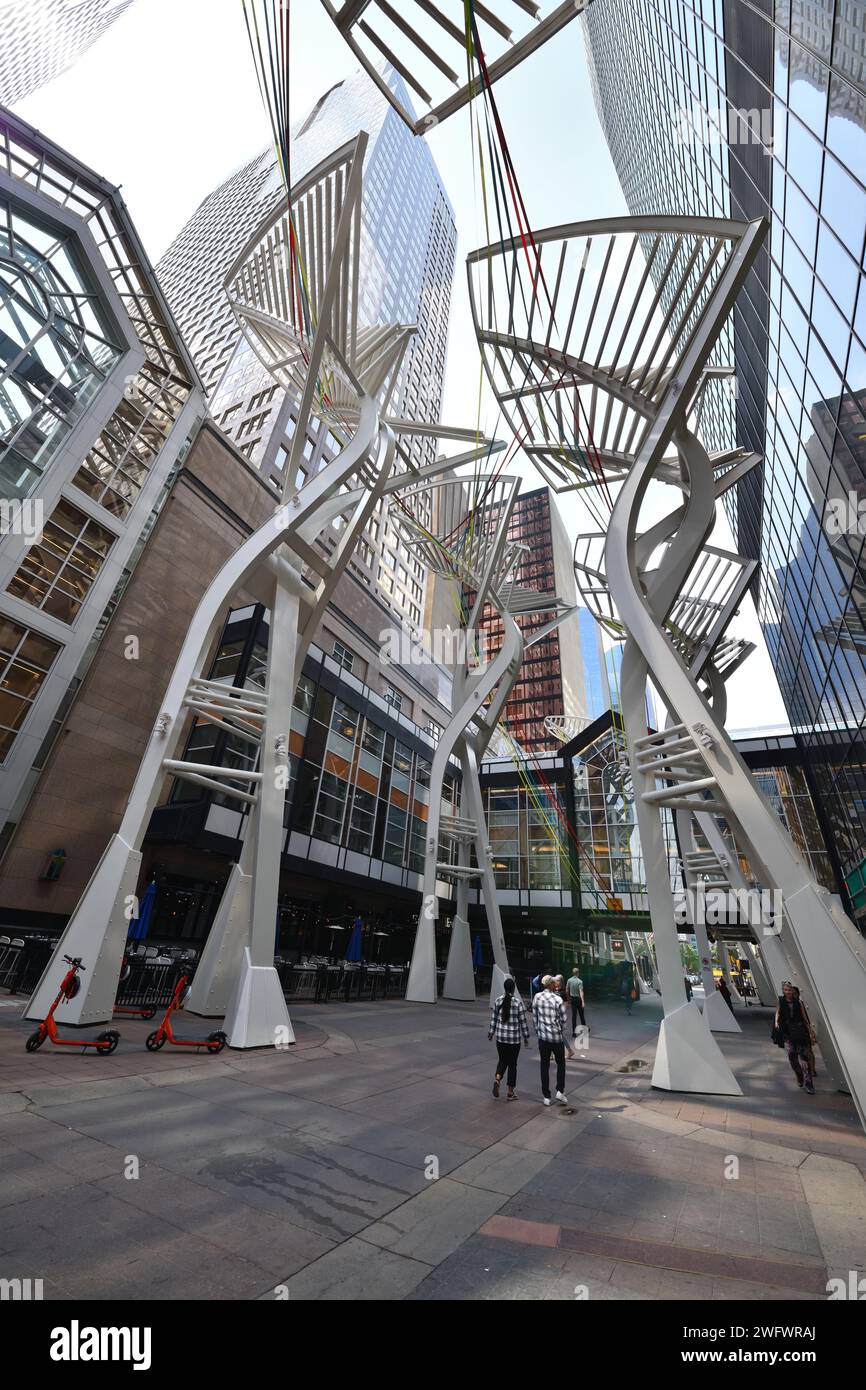 The Galleria Trees öffentliche Kunstwerke in der Stephen Avenue, Downtown, Calgary, Alberta, Kanada Stockfoto