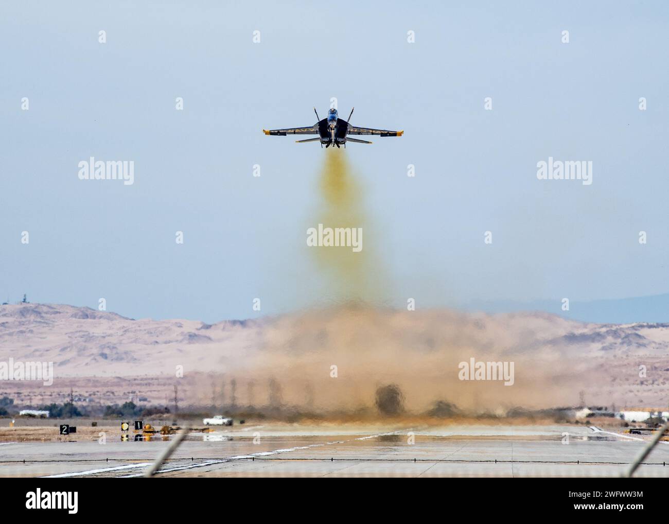 Die Blue Angels führen derzeit Wintertrainings in der Naval Air Facility (NAF) El Centro, Kalifornien, durch, um die kommende Flugschau-Saison 2024 vorzubereiten. Stockfoto