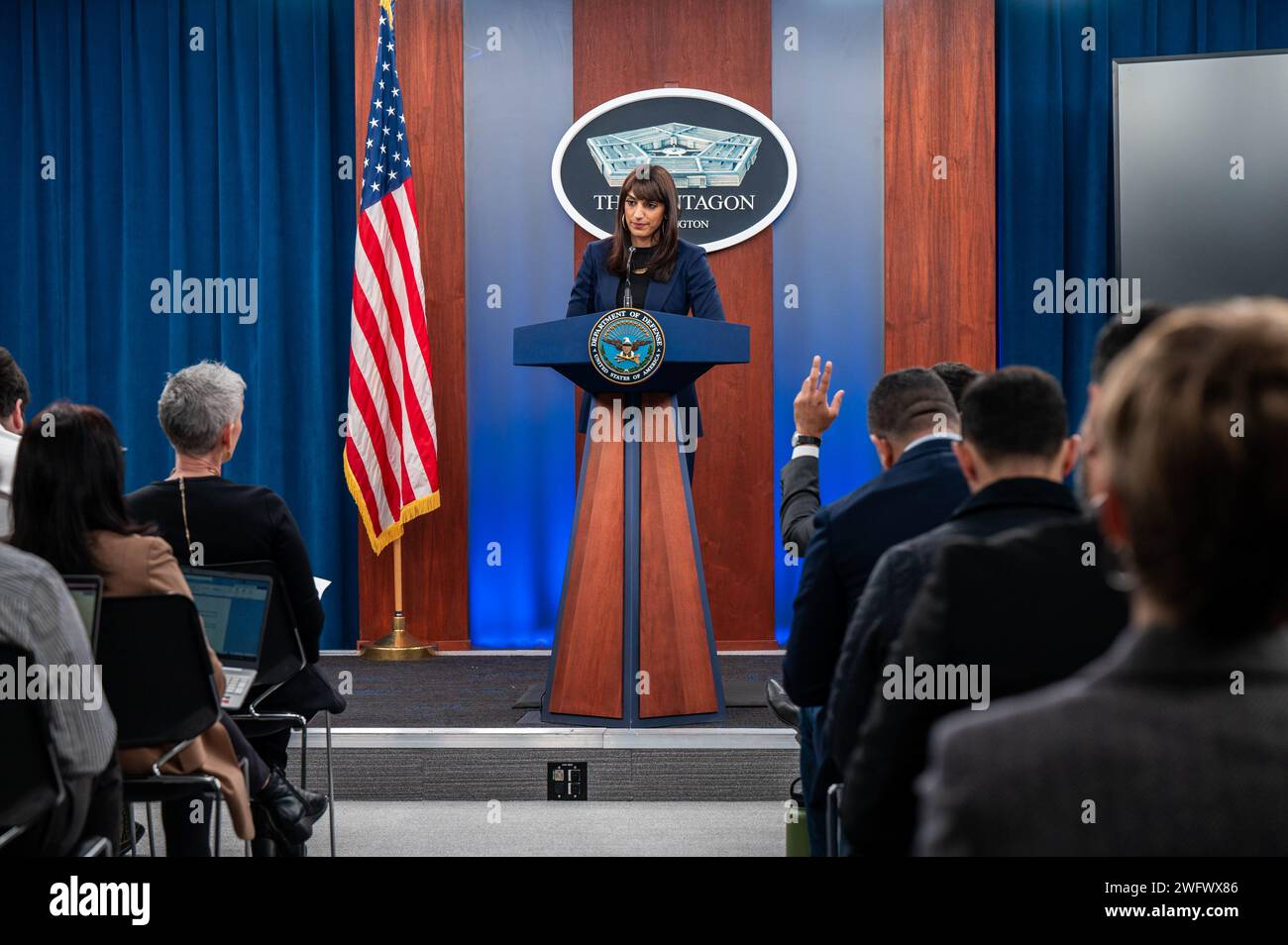 Mitglieder der Pressesprecherin Sabrina Singh, stellvertretende Pressesekretärin des Pentagon, Washington, D.C., am 29. Januar 2024. Stockfoto