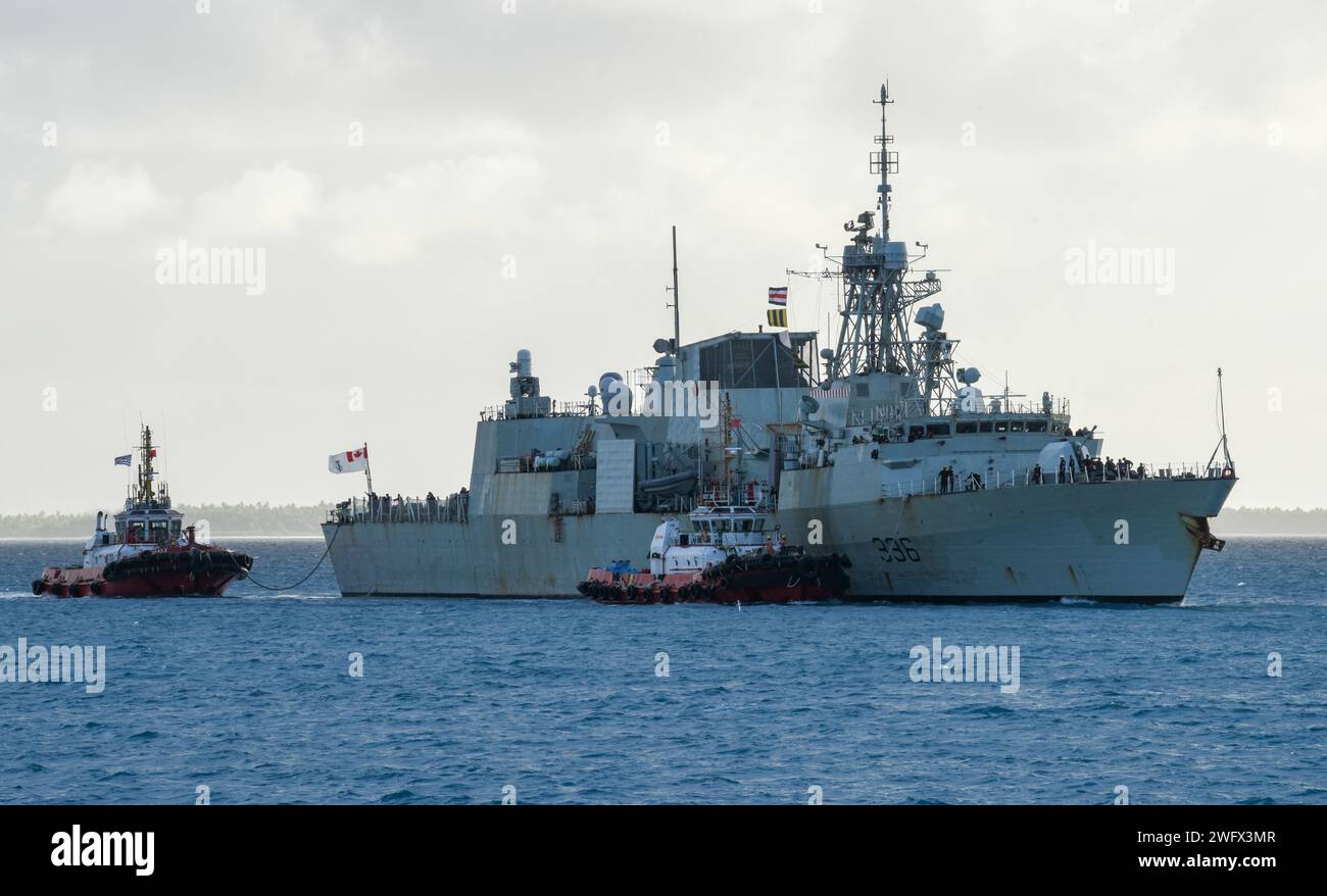 230901-N-EJ241-1015 DIEGO GARCIA, britisches Territorium im Indischen Ozean – die kanadische Halifax-Fregatte HMCS Montreal (FFH 336) kommt nach Diego Garcia für einen geplanten Hafenbesuch am 1. September 2023 an. Der Besuch unterstrich die strategische Bedeutung von Diego Garcia für einen dauerhaften freien und offenen Indo-Pazifik, indem er Präsenz ermöglichte, den Zugang zu den globalen Gemeingütern sicherstellte und die Verteidigung gewährte. Stockfoto