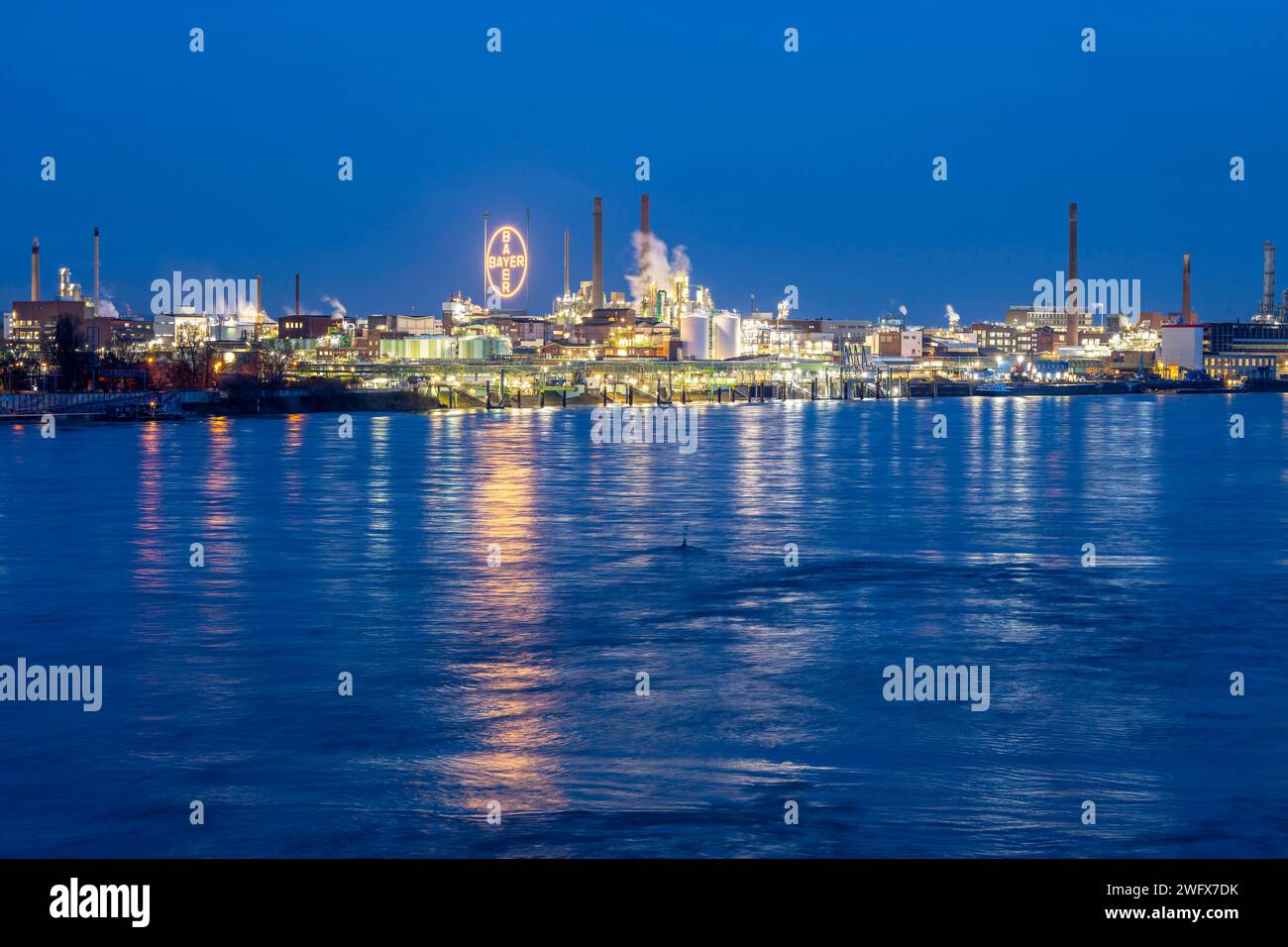 Hintergrund Chempark Leverkusen, Bayer Leverkusen, Chemiepark, Chemiewerk, Rhein, Leverkusen, NRW, Deutschland, Stockfoto