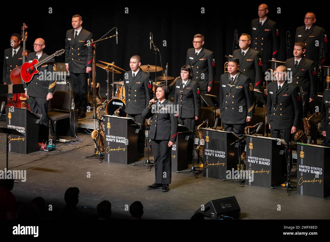 240113-N-NO246-9284 FAIRFAX, VA (13. Januar 2024) die US Navy Band Commodores treten an der George Mason University in Fairfax, Virginia auf. Die Navy Band präsentierte dieses Konzert auf ihrem jährlichen Saxophone Symposium. Stockfoto