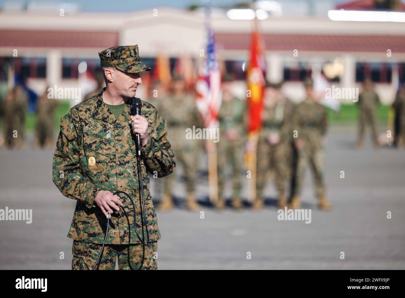 Charles F. Ziervogel, der scheidende Kommandomeister der I Marine Expeditionary Force, hält während einer Zeremonie zum Wechsel der Ladung im Marine Corps Base Camp Pendleton, Kalifornien, am 26. Januar 2024. Ziervogel gab seine Aufgaben als Befehlshaber des I MEF an den Chef der US Navy Loren D. Rucker ab. Stockfoto