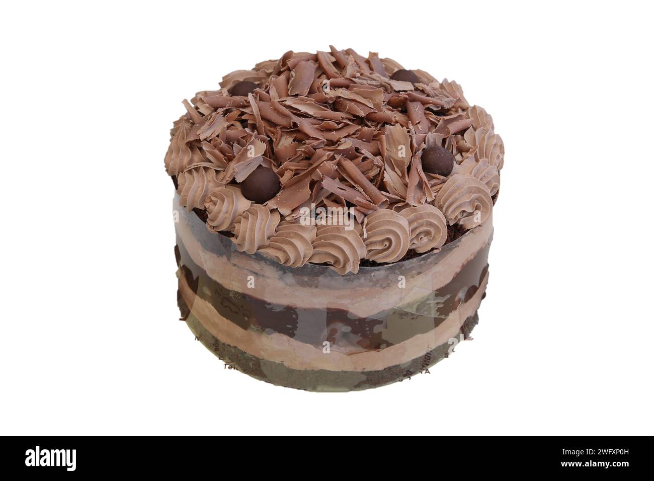 Schokoladencreme-Kuchen isoliert auf weißem Hintergrund Stockfoto