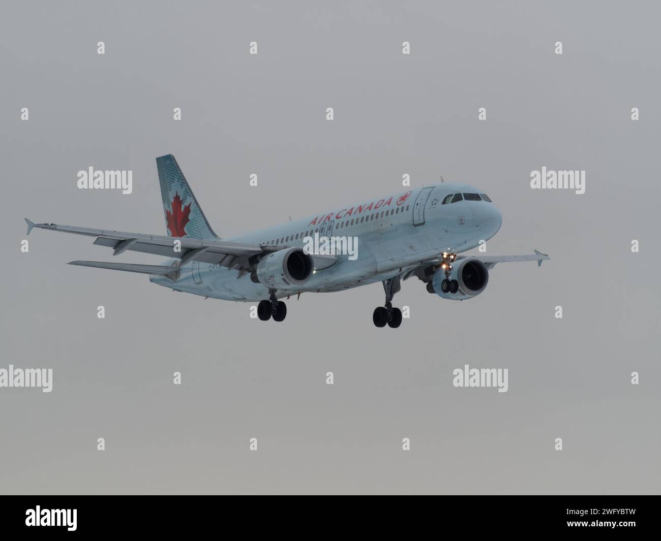 Air Canada Airbus A 320-211 nähern YUL Flughafen Dorval, Quebec Stockfoto