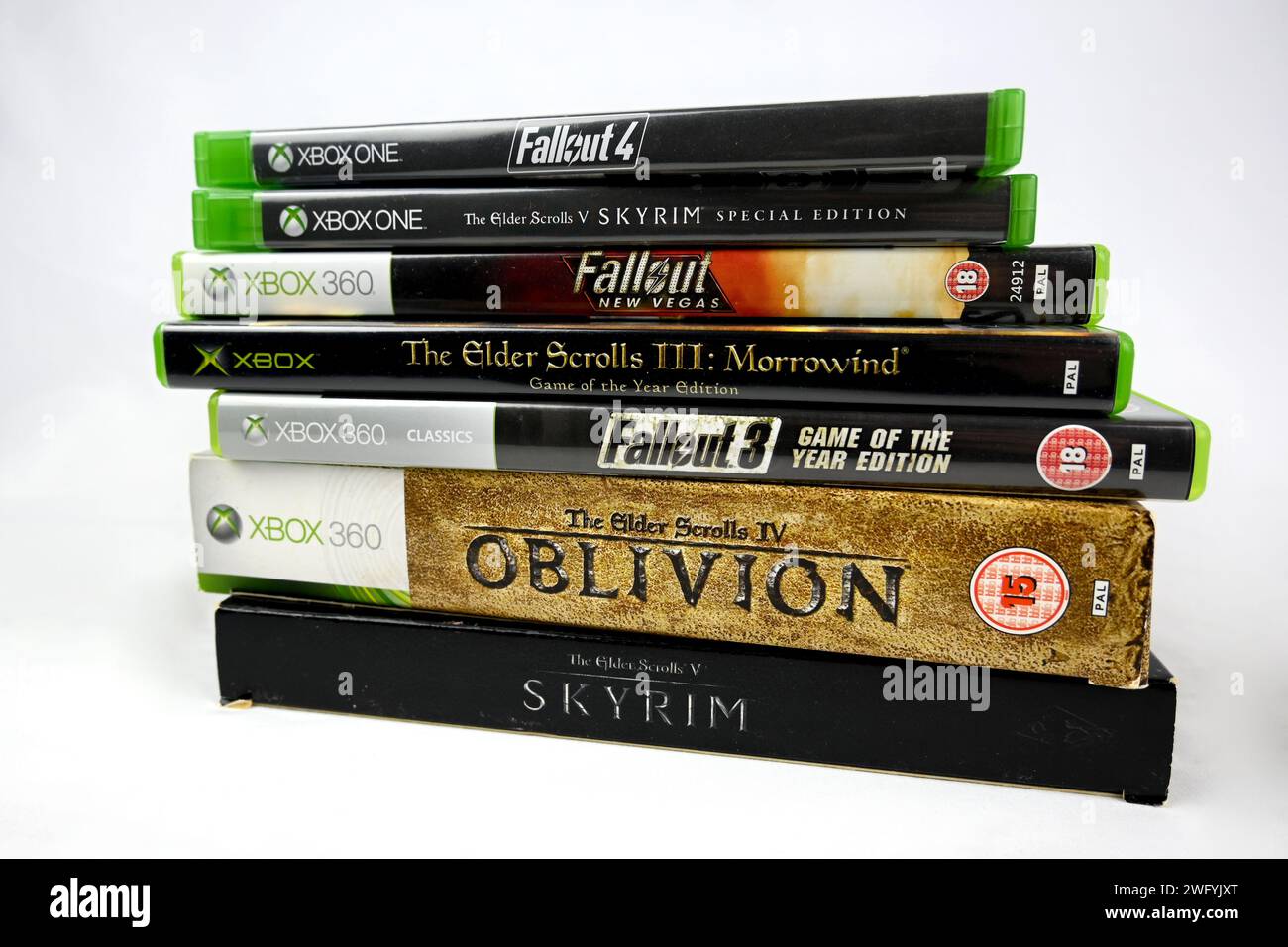 Fallout and the Elder Scrolls Videospiele Stacked Pile – Wales, Großbritannien – 31. Januar 2024 Stockfoto