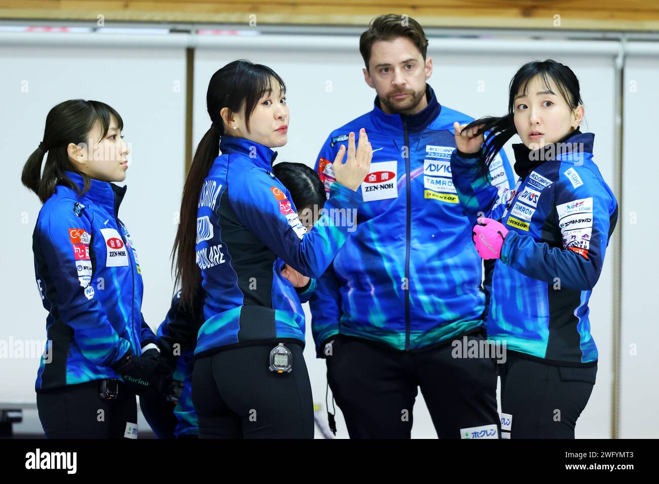 LOCOSOLARE Team GROUP & James Douglas Lind (LOCOSOLARE), 1. Februar 2024 - Curling : die 41. ZEN-NOH Japan Curling Championships 2. Qualifikationsrunde der Frauen im Hokkaido Bank Curling Stadium, Hokkaido, Japan. (Foto: Naoki Nishimura/AFLO SPORT) Stockfoto