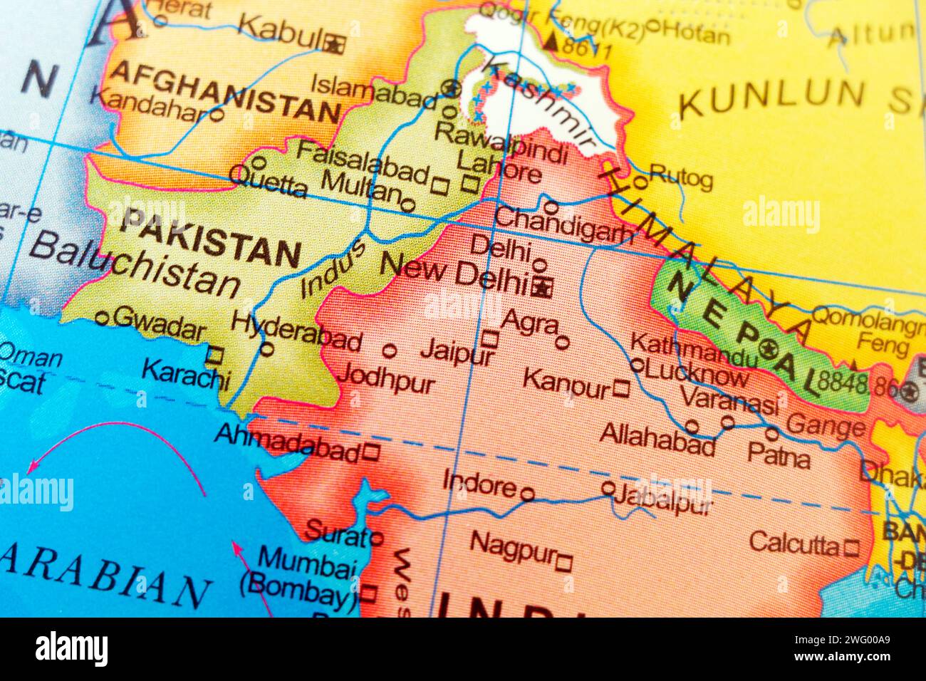 Weltkarte von indien und pakistan mit angrenzenden Städten Stockfoto
