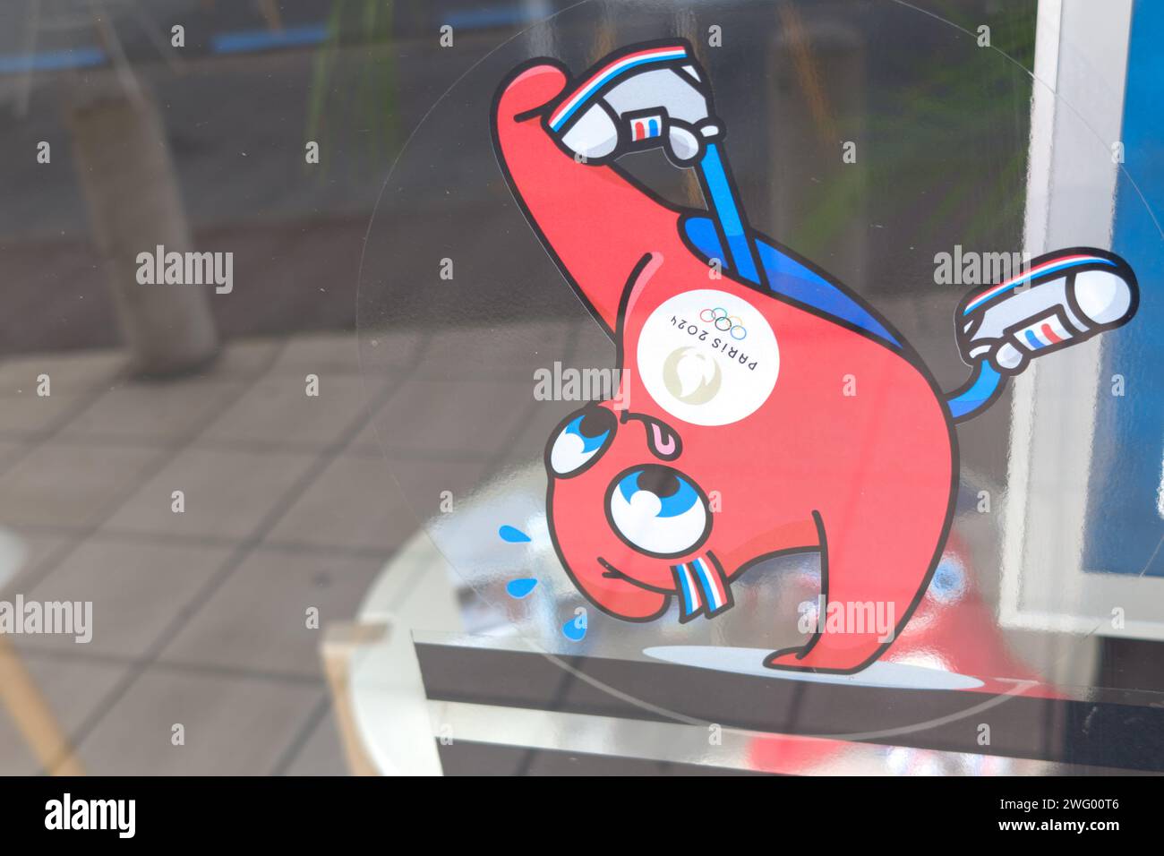 Paris , Frankreich - 01 14 2024 : paris 2024 Olympische Spiele Maskottchen rote Zeichen Turner Stockfoto