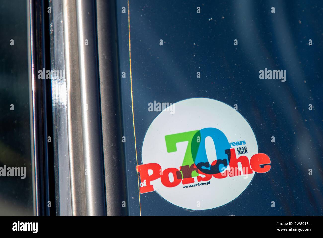 Bordeaux , Frankreich - 02 01 2024 : porsche Aufkleber Logo Zeichen von 70 Jahren 60er Jahre feiern 1948 2018 Stockfoto