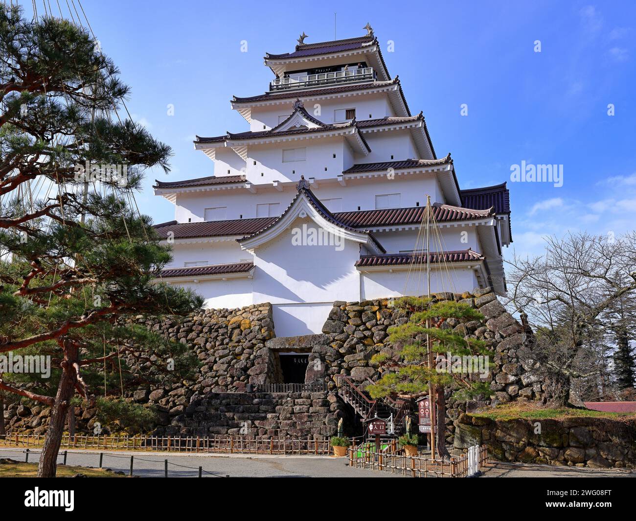 Tsuruga Castle (Wakamatsu Castle) eine Betonnachbildung einer Burg aus dem 14. Jahrhundert in Otemachi, Aizuwakamatsu, Fukushima, Japan Stockfoto