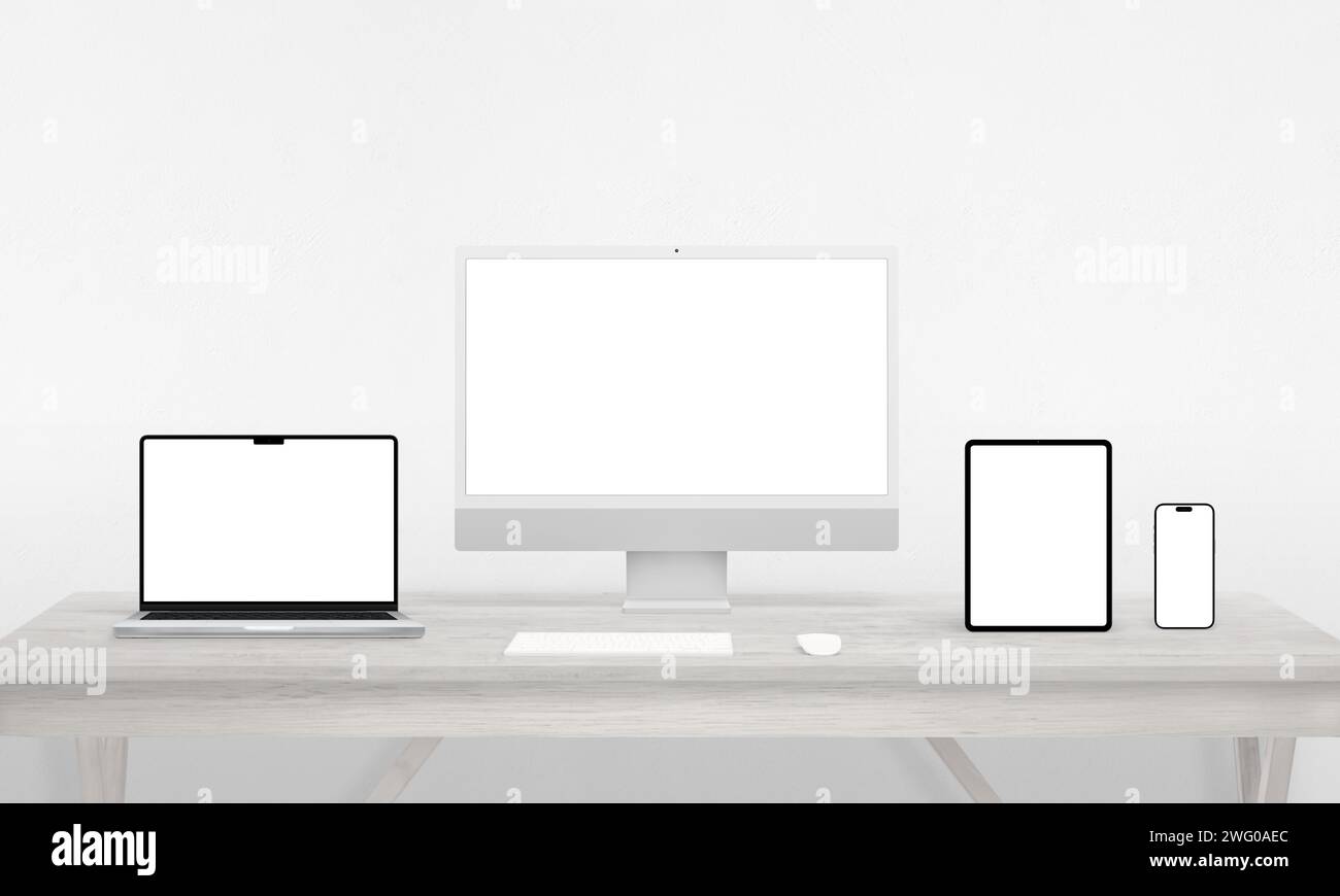 Reaktionsschnelle Geräte werden auf einem Schreibtisch angezeigt – Computer, Telefon, Tablet, Laptop. Isolierte Bildschirme, ideal für Mockups, Präsentationen von Apps oder Webseiten Stockfoto