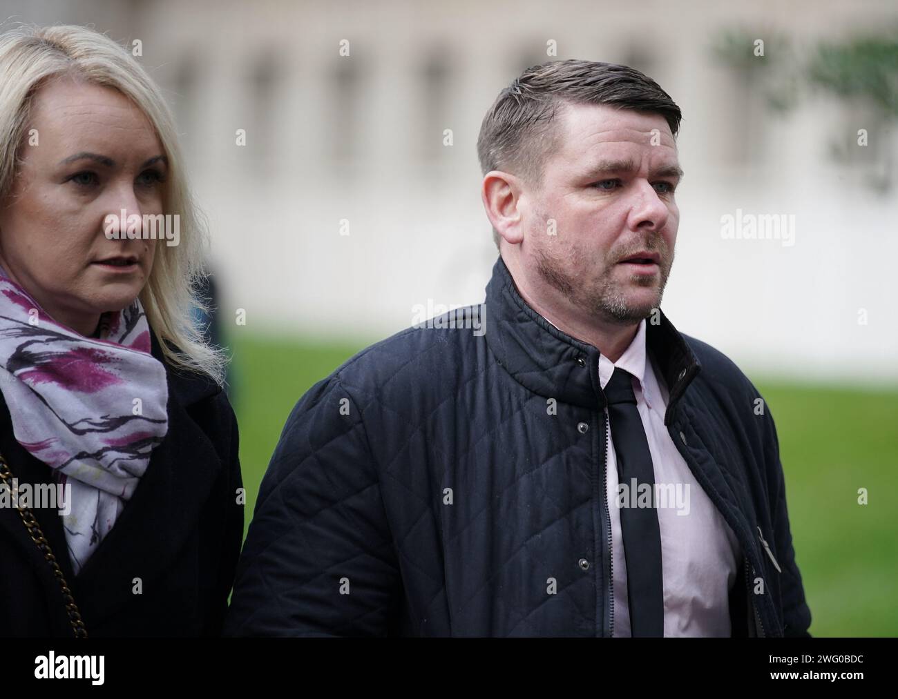 Peter Spooner, Vater von Brianna Ghey, kommt am Manchester Crown Court an, als ein Junge und ein Mädchen, beide 16, verurteilt und benannt werden wegen des Mordes an der Teenagerin Brianna Ghey in einem Park in Culcheth, nahe Warrington. Brianna, 16, wurde 28 Mal mit einem Jagdmesser in Kopf, Hals, Brust und Rücken erstochen, nachdem sie am Nachmittag des 11. Februar letzten Jahres nach Linear Park gelockt wurde. Bilddatum: Freitag, 2. Februar 2024. Stockfoto