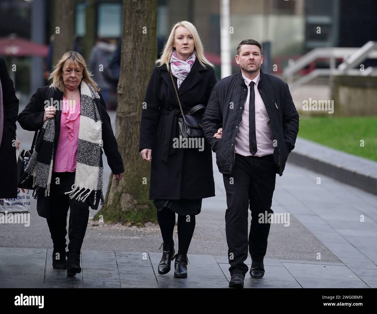 Peter Spooner, Vater von Brianna Ghey, kommt am Manchester Crown Court an, als ein Junge und ein Mädchen, beide 16, verurteilt und benannt werden wegen des Mordes an der Teenagerin Brianna Ghey in einem Park in Culcheth, nahe Warrington. Brianna, 16, wurde 28 Mal mit einem Jagdmesser in Kopf, Hals, Brust und Rücken erstochen, nachdem sie am Nachmittag des 11. Februar letzten Jahres nach Linear Park gelockt wurde. Bilddatum: Freitag, 2. Februar 2024. Stockfoto