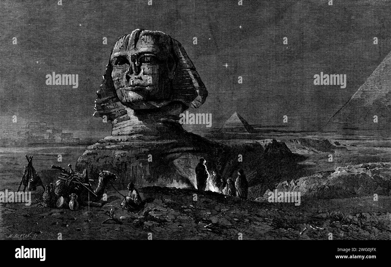 The Sphinx at Midnight von Frank Dillon in der Ausstellung der Royal Academy, 1862. Gravur eines Gemäldes. "Es war ein glücklicher Gedanke, ebenso wie ein kühner Gedanke, die Sphinx um Mitternacht in dem immer leuchtenden Grau der sternenbeleuchteten Wüste zu malen. ein paar schroffe Reflexionen vom Feuer, das die arabischen Wanderer oder Kairoener Wanderer an seiner Seite angezündet haben... es scheint uns ein eigentümlicher Anstand zu sein, dieses geheimnisvolle und viel antike Denkmal zu repräsentieren, wie man es unter den ewigen Sternen in einer der Millionen Nächte seiner Nacht sieht einsame Existenz... der große Sp Stockfoto