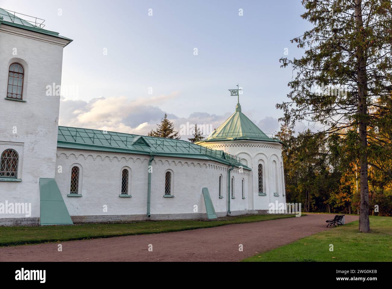 Außenansicht des Ratnaya Palata in Zarskoje Selo, Russland. Das Gebäude wurde 1913 errichtet, um einer altrussischen Festung zu ähneln und ein russisches Museum zu beherbergen Stockfoto